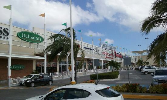 Las Plazas Outlet Cancún